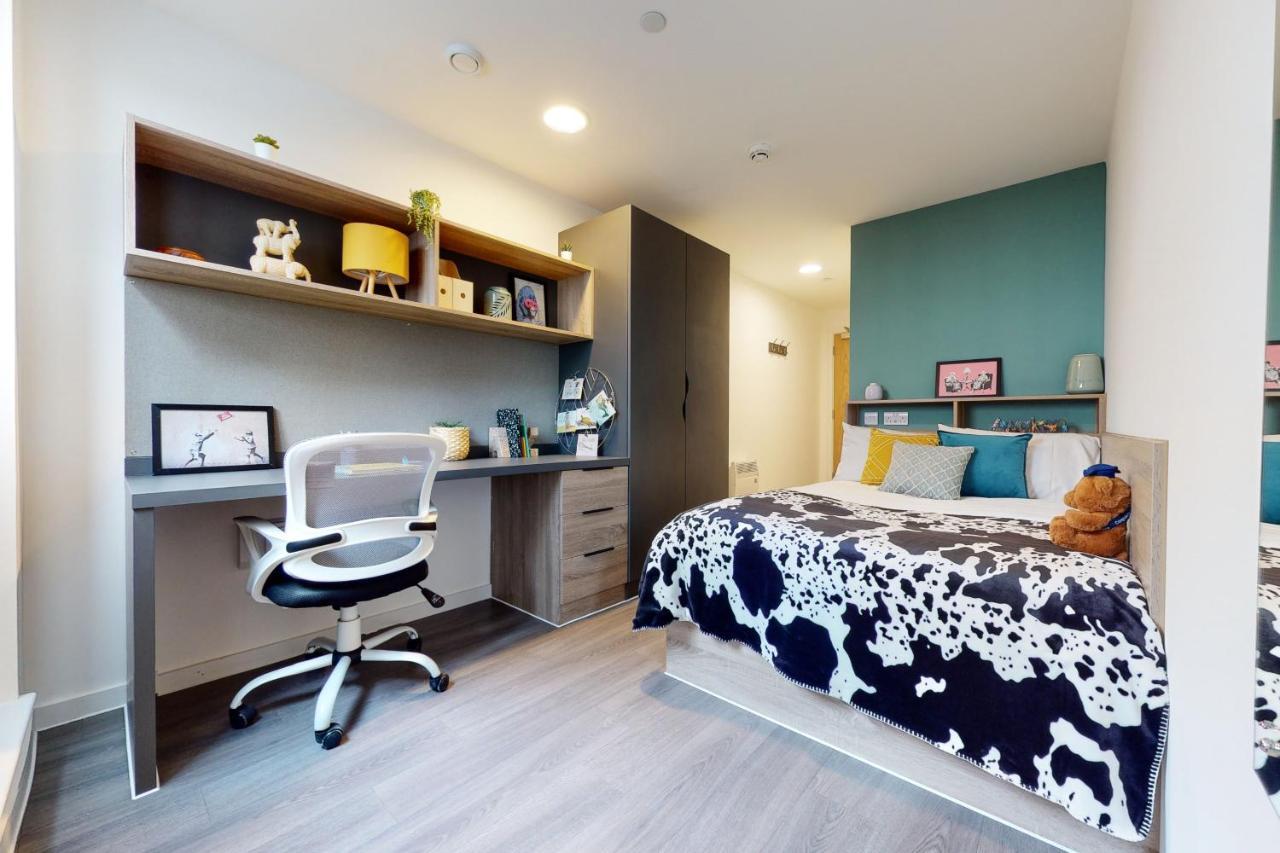 Canvas Walthamstow London For Students Only